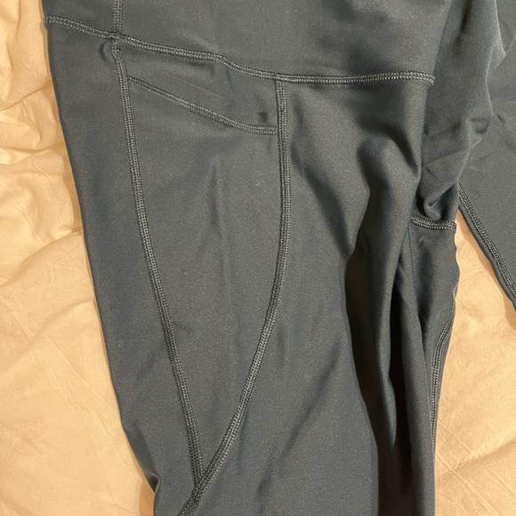Old Navy Powersoft Leggings - Picture 4 of 4